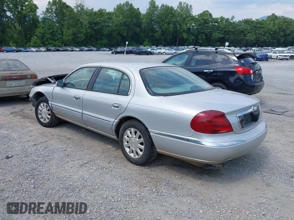✅ 1999 Lincoln Continental • VIN: 1LNHM97V5XY630004 • Лот: 42434619. Опубликован ранее на IAAI с пробегом 175 458 миль. Бесплатный доступ к архиву аукционных продаж из США и подробный отчёт об истории автомобиля на DreamBid. Изображение 3.