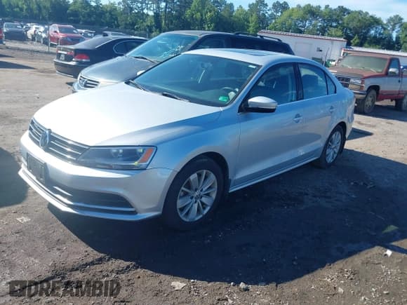 ✅ 2015 Volkswagen Jetta SE • VIN: 3VWD17AJ4FM323906 • Lot: 42543996. Listed on IAAI with 88,382 mi. Free auction sales archive from the USA and detailed vehicle history report at DreamBid. Image 2.