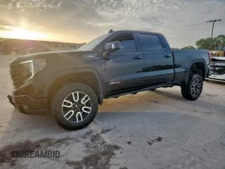 ✅ 2022 GMC Sierra 1500 AT4 • VIN: 3GTUUEET5NG520851 • Lot: 63116685. Wystawiony na Copart z przebiegiem 33 764 mil. Bezpłatny archiwum sprzedaży aukcyjnych z USA i szczegółowy raport historii pojazdu na DreamBid. Zdjęcie 1.