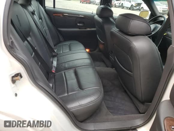 ✅ 1998 Lincoln Town Car Signature • VIN: 1LNFM82W1WY723330 • Lot: 70210235. Listed on Copart with 87,103 mi. Free auction sales archive from the USA and detailed vehicle history report at DreamBid. Image 10.