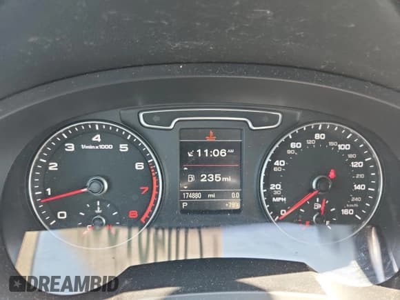 ✅ 2015 Audi Q3 Premium Plus • VIN: WA1EFCFS7FR001899 • Lot: 71048795. Wystawiony na Copart z przebiegiem 174 880 mil. Bezpłatny archiwum sprzedaży aukcyjnych z USA i szczegółowy raport historii pojazdu na DreamBid. Zdjęcie 9.