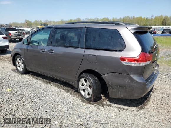 ✅ 2012 Toyota Sienna LE AAS • VIN: 5TDKK3DC3CS278059 • Lot: 54014115. Listed on Copart with 77,656 mi. Free auction sales archive from the USA and detailed vehicle history report at DreamBid. Image 2.