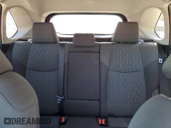 ✅ 2021 Toyota RAV4 XLE • VIN: 2T3W1RFV3MW180784 • Lot: 91121415. Wystawiony na Copart z przebiegiem 48 345 mil. Bezpłatny archiwum sprzedaży aukcyjnych z USA i szczegółowy raport historii pojazdu na DreamBid. Zdjęcie 10.