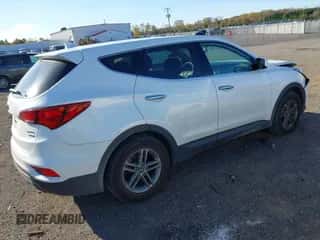 2017 Hyundai Santa Fe 2.4L z VIN 5XYZTDLB9HG396986, wystawiony jako IAAI lot #43523683 z przebiegiem 83 426 mil mil oraz . Historia ofert i sprzedaży dostępna na DreamBid. Obrazek 4.