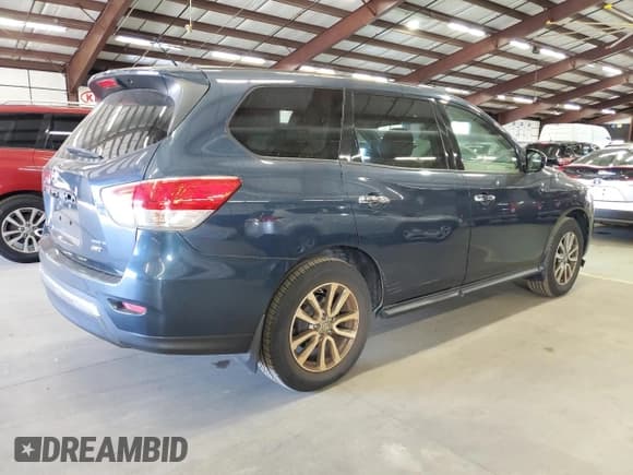 ✅ 2015 Nissan Pathfinder Platinum • VIN: 5N1AR2MM3FC633002 • Lot: 89856105. Listed on Copart with 131,436 mi. Free auction sales archive from the USA and detailed vehicle history report at DreamBid. Image 3.