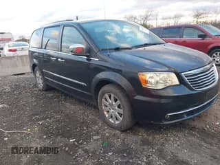 ✅ 2015 Chrysler Town & Country Touring L • VIN: 2C4RC1CGXFR628496 • Lot: 43611560. Wystawiony na IAAI z przebiegiem 169 276 mil. Bezpłatny archiwum sprzedaży aukcyjnych z USA i szczegółowy raport historii pojazdu na DreamBid. Zdjęcie 1.