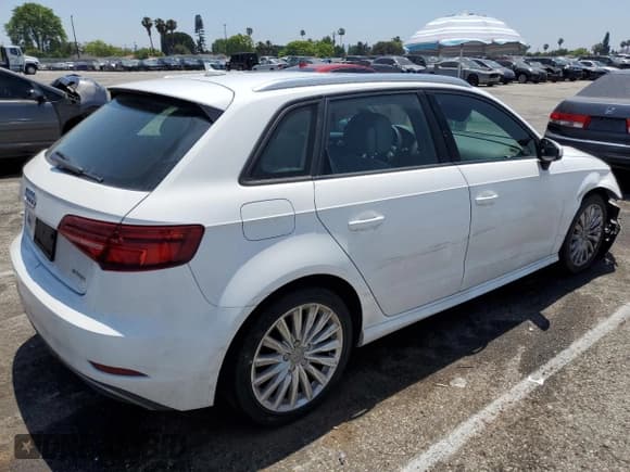 ✅ 2017 Audi A3 e-tron Sportback Premium • VIN: WAUUPBFF2HA057257 • Lot: 60929415. Wystawiony na Copart z przebiegiem 109 783 mil. Bezpłatny archiwum sprzedaży aukcyjnych z USA i szczegółowy raport historii pojazdu na DreamBid. Zdjęcie 3.