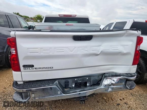 ✅ 2025 Chevrolet Silverado 1500 • VIN: 1GCRKAEK0SZ198062 • Лот: 70900665. Опубликован ранее на Copart с пробегом 7 584 миль. Бесплатный доступ к архиву аукционных продаж из США и подробный отчёт об истории автомобиля на DreamBid. Изображение 6.