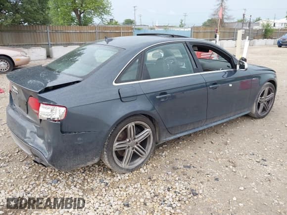 ✅ 2011 Audi S4 Premium Plus • VIN: WAUBGAFL8BA163677 • Lot: 42529226. Listed on IAAI with 110,362 mi. Free auction sales archive from the USA and detailed vehicle history report at DreamBid. Image 4.