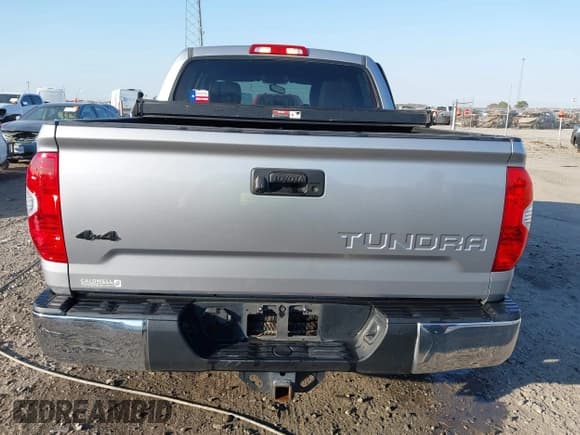 ✅ 2016 Toyota Tundra SR5 • VIN: 5TFDW5F14GX537436 • Лот: 43641664. Опубликован ранее на IAAI с пробегом 85 462 миль. Бесплатный доступ к архиву аукционных продаж из США и подробный отчёт об истории автомобиля на DreamBid. Изображение 16.