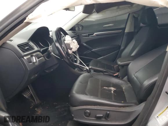 ✅ 2017 Volkswagen Passat R-Line • VIN: 1VWDT7A39HC066063 • Lot: 51072155. Wystawiony na Copart z przebiegiem 190 180 mil. Bezpłatny archiwum sprzedaży aukcyjnych z USA i szczegółowy raport historii pojazdu na DreamBid. Zdjęcie 7.