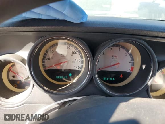 ✅ 2010 Dodge Challenger SE • VIN: 2B3CJ4DV4AH300551 • Lot: 83276104. Wystawiony na Copart z przebiegiem 123 017 mil. Bezpłatny archiwum sprzedaży aukcyjnych z USA i szczegółowy raport historii pojazdu na DreamBid. Zdjęcie 9.