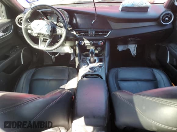 ✅ 2023 Alfa Romeo Giulia Ti • VIN: ZARFAMBN5P7671226 • Лот: 86673235. Опубликован ранее на Copart с пробегом 56 752 миль. Бесплатный доступ к архиву аукционных продаж из США и подробный отчёт об истории автомобиля на DreamBid. Изображение 8.