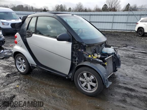 ✅ 2013 Smart fortwo Passion • VIN: WMEEK3BA2DK625180 • Lot: 84905324. Wystawiony na Copart z przebiegiem 53 126 mil. Bezpłatny archiwum sprzedaży aukcyjnych z USA i szczegółowy raport historii pojazdu na DreamBid. Zdjęcie 4.