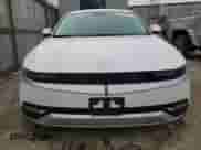 2024 Hyundai Ioniq 5 SE z VIN KM8KM4DE1RU289546, wystawiony jako Copart lot #72554174 z przebiegiem 3 907 mil mil oraz Szkoda całkowita • Salvage title. Historia ofert i sprzedaży dostępna na DreamBid. Obrazek 5.