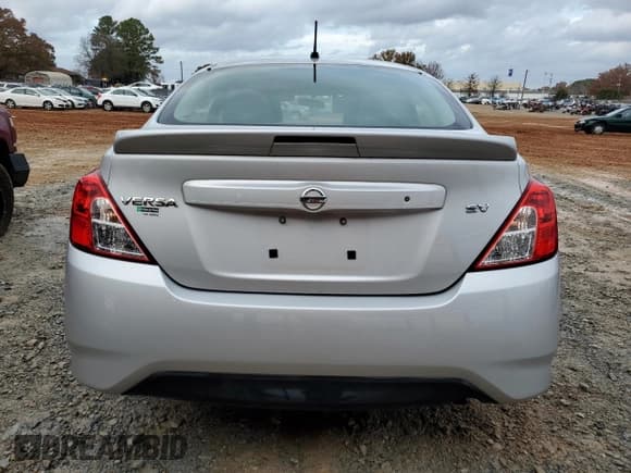 ✅ 2018 Nissan Versa S • VIN: 3N1CN7AP6JL803146 • Lot: 84071664. Wystawiony na Copart z przebiegiem 97 307 mil. Bezpłatny archiwum sprzedaży aukcyjnych z USA i szczegółowy raport historii pojazdu na DreamBid. Zdjęcie 6.