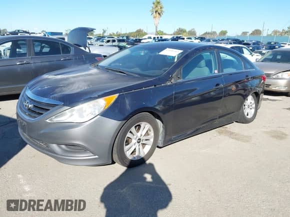 2014 Hyundai Sonata GLS with VIN 5NPEB4AC4EH842852, listed as a IAAI auction lot 43400383 with 196,961 mi miles and . Bid and sale history available at DreamBid. Image 2.