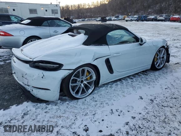 ✅ 2021 Porsche Boxster Spyder • VIN: WP0CC2A87MS240256 • Lot: 86481014. Wystawiony na Copart z przebiegiem 21 439 mil. Bezpłatny archiwum sprzedaży aukcyjnych z USA i szczegółowy raport historii pojazdu na DreamBid. Zdjęcie 3.