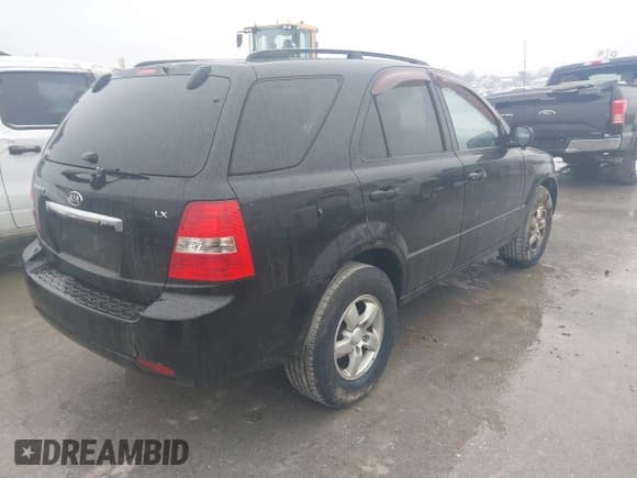 ✅ 2008 Kia Sorento LX • VIN: KNDJC735485841748 • Lot: 41569685. Wystawiony na IAAI z przebiegiem 136 239 mil. Bezpłatny archiwum sprzedaży aukcyjnych z USA i szczegółowy raport historii pojazdu na DreamBid. Zdjęcie 4.