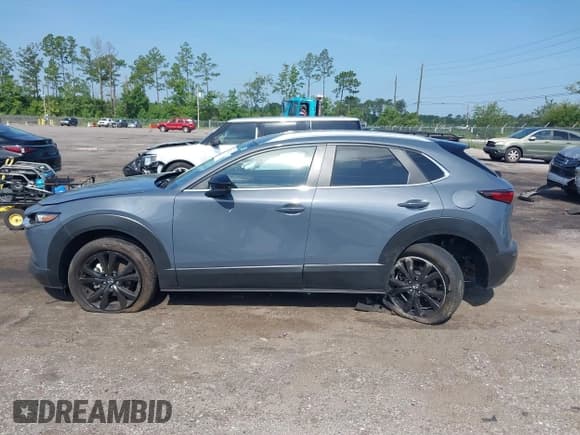 ✅ 2022 Mazda CX-30 S Preferred • VIN: 3MVDMBCL6NM410845 • Lot: 42729101. Wystawiony na IAAI z przebiegiem 15 532 mil. Bezpłatny archiwum sprzedaży aukcyjnych z USA i szczegółowy raport historii pojazdu na DreamBid. Zdjęcie 14.
