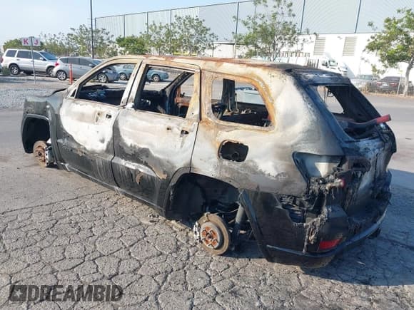 ✅ 2022 Jeep Grand Cherokee Laredo X • VIN: 1C4RJFAG6NC148341 • Lot: 40652887. Listed on IAAI with Not provided. Free auction sales archive from the USA and detailed vehicle history report at DreamBid. Image 3.