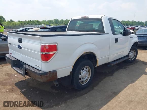 ✅ 2013 Ford F-150 XL • VIN: 1FTMF1CM9DKD55134 • Lot: 42376923. Wystawiony na IAAI z przebiegiem 74 237 mil. Bezpłatny archiwum sprzedaży aukcyjnych z USA i szczegółowy raport historii pojazdu na DreamBid. Zdjęcie 4.