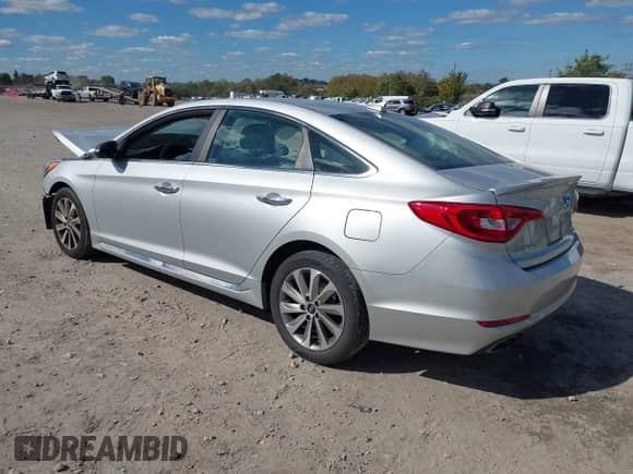 ✅ 2015 Hyundai Sonata Sport • VIN: 5NPE34AF8FH058084 • Lot: 43424662. Wystawiony na IAAI z przebiegiem Nie podano. Bezpłatny archiwum sprzedaży aukcyjnych z USA i szczegółowy raport historii pojazdu na DreamBid. Zdjęcie 3.