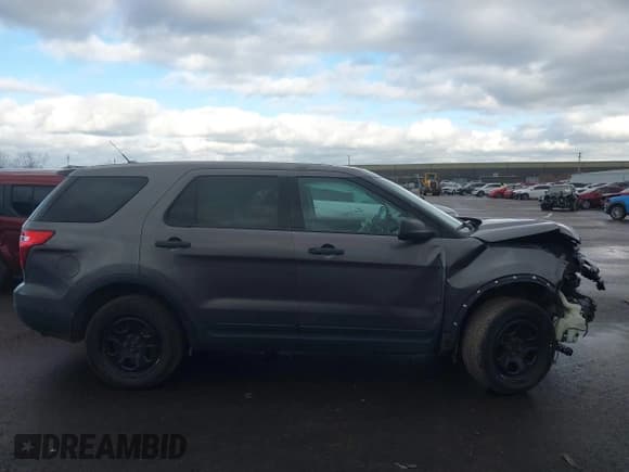 ✅ 2015 Ford Police Interceptor Utility • VIN: 1FM5K8AR7FGA28899 • Lot: 43801388. Wystawiony na IAAI z przebiegiem 126 450 mil. Bezpłatny archiwum sprzedaży aukcyjnych z USA i szczegółowy raport historii pojazdu na DreamBid. Zdjęcie 13.