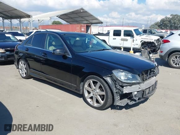 ✅ 2014 Mercedes-Benz C 250 Sport • VIN: WDDGF4HB9EG254966 • Lot: 43274146. Wystawiony na IAAI z przebiegiem 139 244 mil. Bezpłatny archiwum sprzedaży aukcyjnych z USA i szczegółowy raport historii pojazdu na DreamBid. Zdjęcie 1.