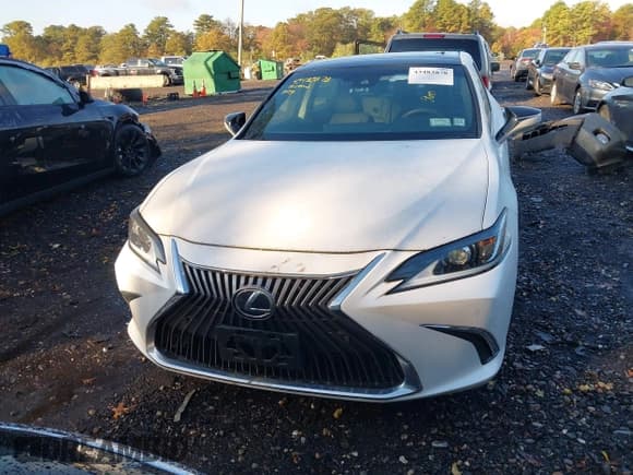 ✅ 2019 Lexus ES 350 • VIN: 58ABZ1B14KU017104 • Lot: 43483878. Wystawiony na IAAI z przebiegiem 8 799 mil. Bezpłatny archiwum sprzedaży aukcyjnych z USA i szczegółowy raport historii pojazdu na DreamBid. Zdjęcie 12.