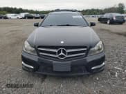 ✅ 2015 Mercedes-Benz C 250 • VIN: WDDGJ4HB3FG430958 • Lot: 81628345. Wystawiony na Copart z przebiegiem 100 226 mil. Bezpłatny archiwum sprzedaży aukcyjnych z USA i szczegółowy raport historii pojazdu na DreamBid. Zdjęcie 5.