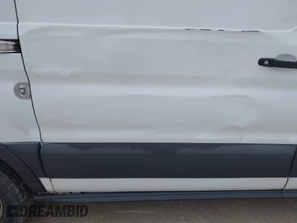 ✅ 2016 Ford Transit Cargo • VIN: 1FTYE1YM6GKB08669 • Lot: 42159212. Wystawiony na IAAI z przebiegiem 278 491 mil. Bezpłatny archiwum sprzedaży aukcyjnych z USA i szczegółowy raport historii pojazdu na DreamBid. Zdjęcie 17.