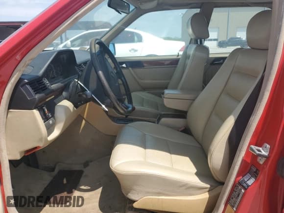 ✅ 1993 Mercedes-Benz 400 E • VIN: WDBEA34E2PB866452 • Lot: 53141995. Wystawiony na Copart z przebiegiem 105 692 mil. Bezpłatny archiwum sprzedaży aukcyjnych z USA i szczegółowy raport historii pojazdu na DreamBid. Zdjęcie 7.