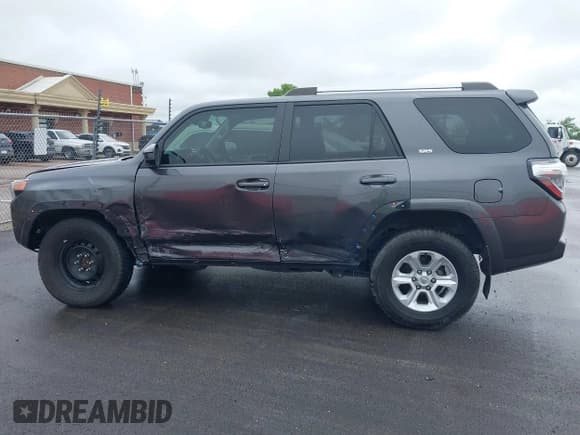 ✅ 2022 Toyota 4Runner SR5 • VIN: JTEEU5JRXN5260206 • Лот: 42201184. Опубликован ранее на IAAI с пробегом 69 235 миль. Бесплатный доступ к архиву аукционных продаж из США и подробный отчёт об истории автомобиля на DreamBid. Изображение 14.