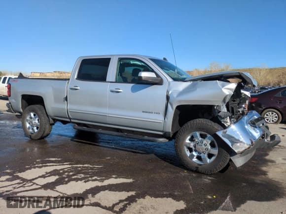 ✅ 2015 Chevrolet Silverado 2500HD LT • VIN: 1GC1KVEG0FF565050 • Lot: 53177405. Wystawiony na Copart z przebiegiem 212 686 mil. Bezpłatny archiwum sprzedaży aukcyjnych z USA i szczegółowy raport historii pojazdu na DreamBid. Zdjęcie 4.