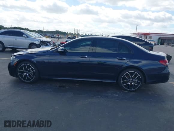 ✅ 2022 Mercedes-Benz E 350 • VIN: W1KZF8DB7NB090992 • Lot: 43478857. Listed on IAAI with 6,986 mi. Free auction sales archive from the USA and detailed vehicle history report at DreamBid. Image 14.