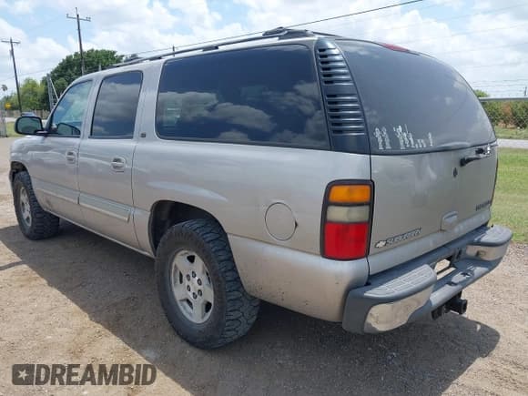✅ 2005 Chevrolet Suburban LS • VIN: 3GNEC16ZX5G140284 • Lot: 42431121. Listed on IAAI with 320,910 mi. Free auction sales archive from the USA and detailed vehicle history report at DreamBid. Image 3.
