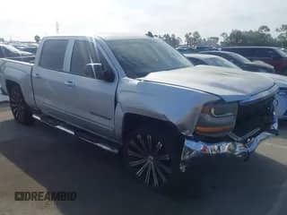 2018 Chevrolet Silverado 1500 LT z VIN 3GCPCREC8JG580088, wystawiony jako IAAI lot #43278290 z przebiegiem 72 832 mil mil oraz . Historia ofert i sprzedaży dostępna na DreamBid. Obrazek 1.