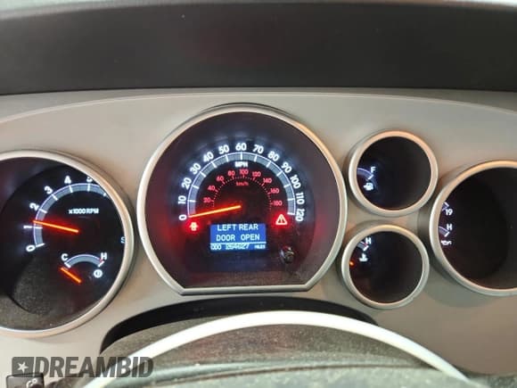 ✅ 2008 Toyota Sequoia Limited • VIN: 5TDBY68A18S013205 • Лот: 90739965. Опубликован ранее на Copart с пробегом 264 627 миль. Бесплатный доступ к архиву аукционных продаж из США и подробный отчёт об истории автомобиля на DreamBid. Изображение 9.