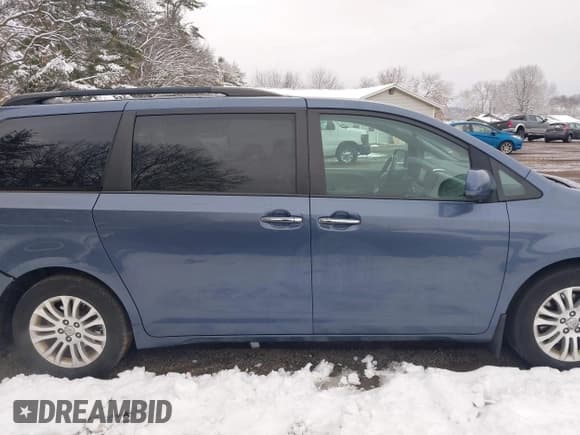 ✅ 2017 Toyota Sienna XLE Premium • VIN: 5TDYZ3DC5HS767673 • Lot: 43816188. Listed on IAAI with 126,788 mi. Free auction sales archive from the USA and detailed vehicle history report at DreamBid. Image 13.