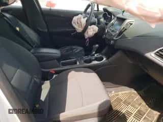 ✅ 2019 Chevrolet Cruze LS • VIN: 1G1BC5SM0K7101796 • Лот: 57268192. Размещён на Copart с пробегом 73 045 миль миль. Получите бесплатный доступ к архиву аукционных продаж из США и посмотрите подробный отчёт об истории автомобиля на DreamBid. Изображение 5.