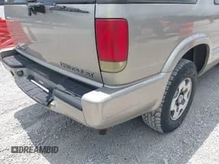 ✅ 2003 Chevrolet Blazer LS • VIN: 1GNCT18X23K173241 • Lot: 42410493. Wystawiony na IAAI z przebiegiem 97 147 mil. Bezpłatny archiwum sprzedaży aukcyjnych z USA i szczegółowy raport historii pojazdu na DreamBid. Zdjęcie 6.