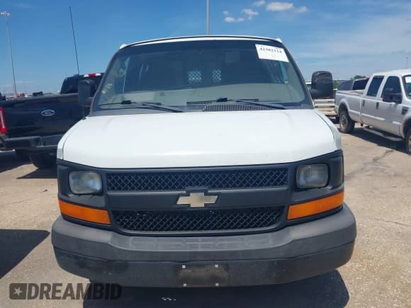 ✅ 2012 Chevrolet Express Cargo • VIN: 1GCWGFCA2C1142846 • Lot: 42382114. Wystawiony na IAAI z przebiegiem 210 743 mil. Bezpłatny archiwum sprzedaży aukcyjnych z USA i szczegółowy raport historii pojazdu na DreamBid. Zdjęcie 12.