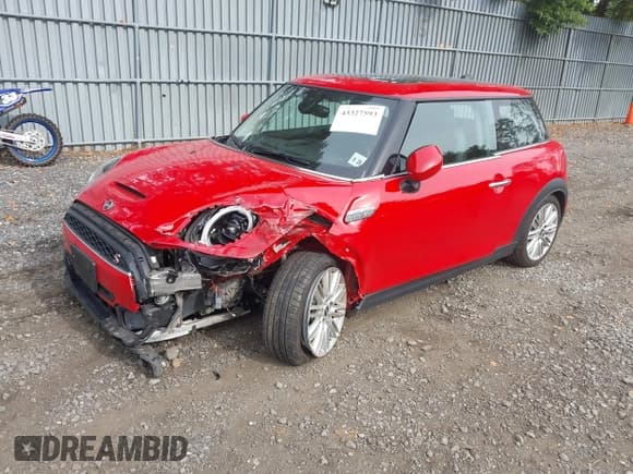 ✅ 2024 MINI Hardtop Cooper S • VIN: WMW53DH06R2U96882 • Lot: 43327593. Listed on IAAI with 27,869 mi. Free auction sales archive from the USA and detailed vehicle history report at DreamBid. Image 17.