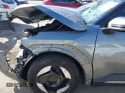 ✅ 2024 Kia EV9 Wind • VIN: KNDAFFS52R6023305 • Lot: 41582609. Wystawiony na IAAI z przebiegiem 23 941 mil. Bezpłatny archiwum sprzedaży aukcyjnych z USA i szczegółowy raport historii pojazdu na DreamBid. Zdjęcie 21.