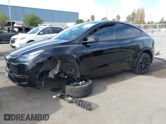 ✅ 2022 Tesla Model Y Long Range • VIN: 7SAYGDEE2NF458337 • Lot: 43656214. Wystawiony na IAAI z przebiegiem 38 307 mil. Bezpłatny archiwum sprzedaży aukcyjnych z USA i szczegółowy raport historii pojazdu na DreamBid. Zdjęcie 2.