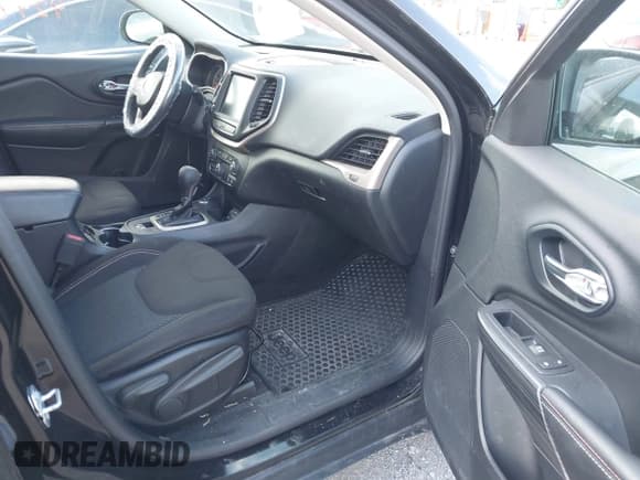 ✅ 2017 Jeep Cherokee Latitude • VIN: 1C4PJMCS4HW512630 • Lot: 42279298. Listed on IAAI with 77,329 mi. Free auction sales archive from the USA and detailed vehicle history report at DreamBid. Image 5.