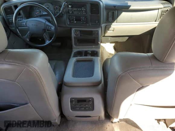 ✅ 2003 GMC Yukon XL SLT • VIN: 3GKEC16T93G310642 • Lot: 82562945. Wystawiony na Copart z przebiegiem 283 512 mil. Bezpłatny archiwum sprzedaży aukcyjnych z USA i szczegółowy raport historii pojazdu na DreamBid. Zdjęcie 8.