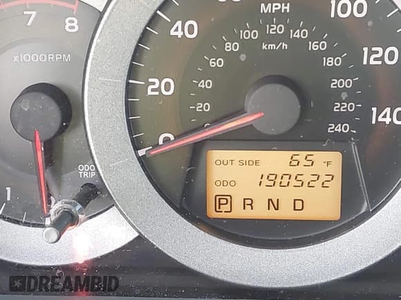 ✅ 2007 Toyota RAV4 Sport • VIN: JTMBK32V676013209 • Lot: 43617615. Wystawiony na IAAI z przebiegiem 190 522 mil. Bezpłatny archiwum sprzedaży aukcyjnych z USA i szczegółowy raport historii pojazdu na DreamBid. Zdjęcie 7.