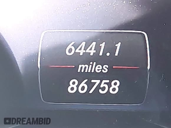 ✅ 2015 Mercedes-Benz GLA 250 • VIN: WDCTG4GB9FJ084971 • Lot: 43295707. Wystawiony na IAAI z przebiegiem 86 758 mil. Bezpłatny archiwum sprzedaży aukcyjnych z USA i szczegółowy raport historii pojazdu na DreamBid. Zdjęcie 7.